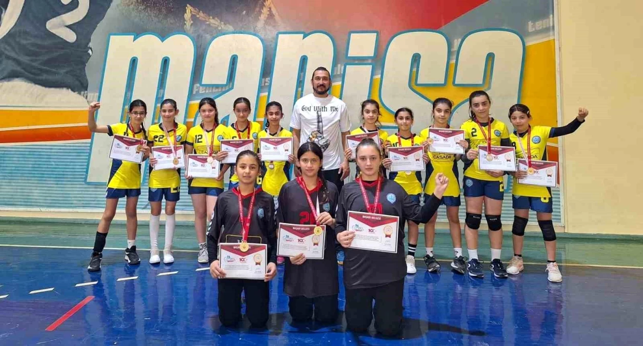 Manisa\'da Okul Sporları Küçükler Hentbol Yarı Finali Tamamlandı