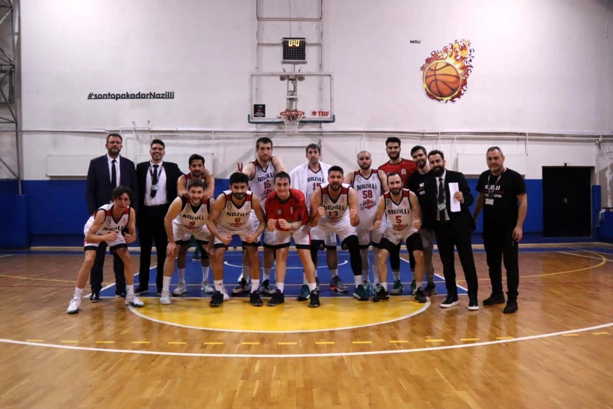 Nazilli Belediyespor Basketbol Takımı Üsküdar Belediyesi\'ni mağlup ederek lider tamamladı
