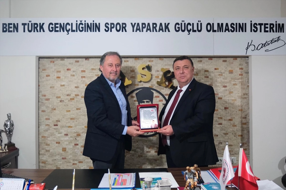 AK Parti Odunpazarı Belediye Başkan Adayı Özkan Alp, Eskişehir Amatör Spor Kulüpleri Federasyonu\'nu Ziyaret Etti