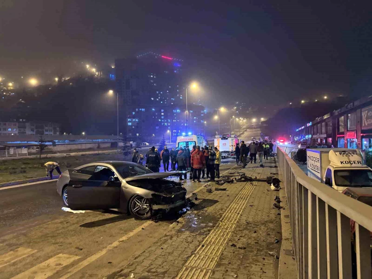 Zonguldak Kozlu ilçesinde otomobil ile pikap çarpıştı: 3 yaralı