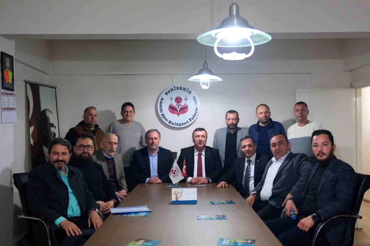AK Parti Odunpazarı Belediye Başkan Adayı Özkan Alp, Eskişehir Amatör Spor Kulüpleri Federasyonu\'nu ziyaret etti