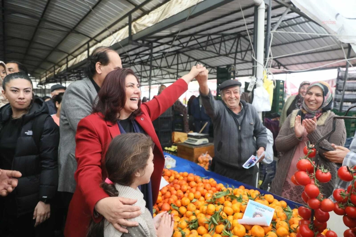 Aydın Büyükşehir Belediye Başkanı Özlem Çerçioğlu Karpuzlu Pazarı\'nda vatandaşlarla buluştu
