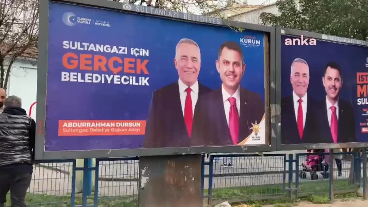 Sultangazi\'de CHP\'nin Kiraladığı Reklam Bildoardlarına AKP Adayının Afişleri Asıldı