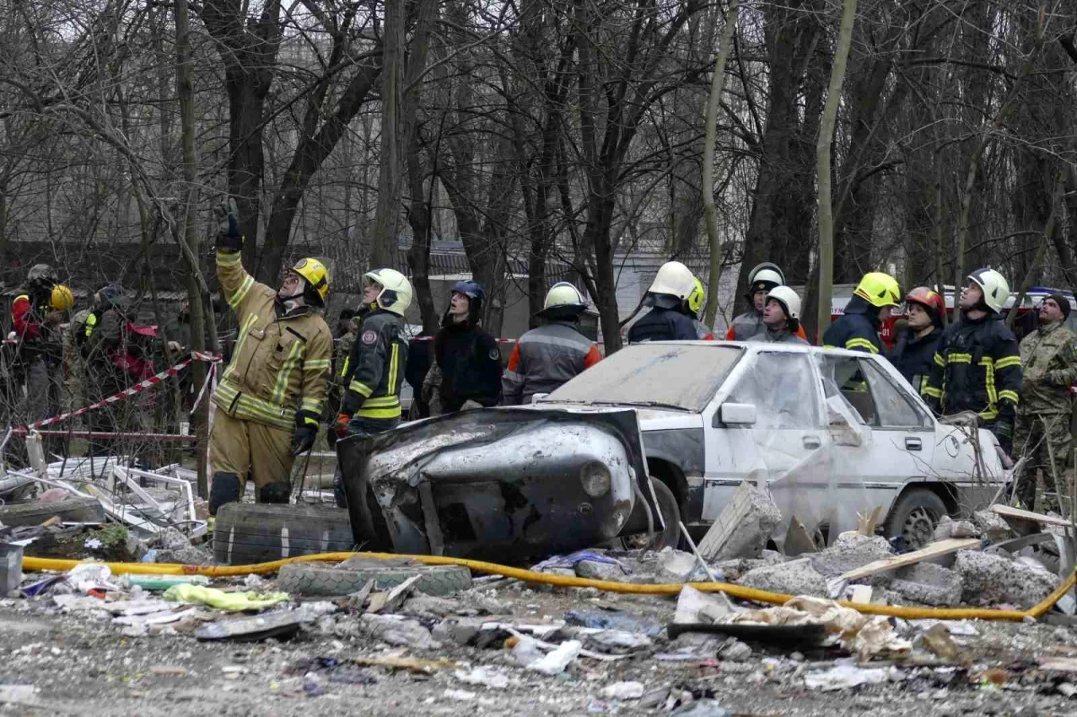 Rus Ordusu Ukrayna\'nın Odessa Kentinde Apartmanı Hedef Aldı: 3 Ölü, 8 Yaralı