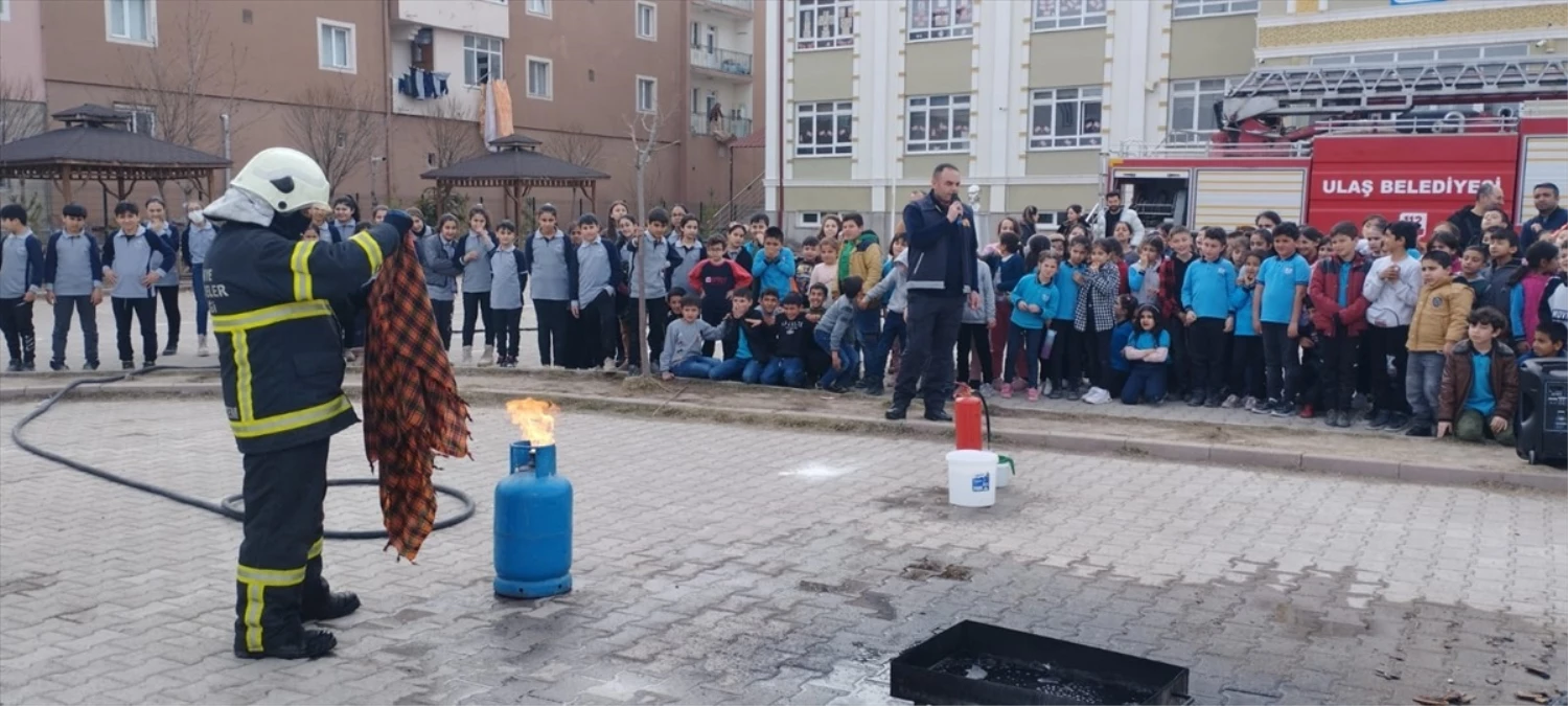 Sivas\'ın Ulaş ilçesinde okullarda deprem ve yangın tatbikatı gerçekleştirildi
