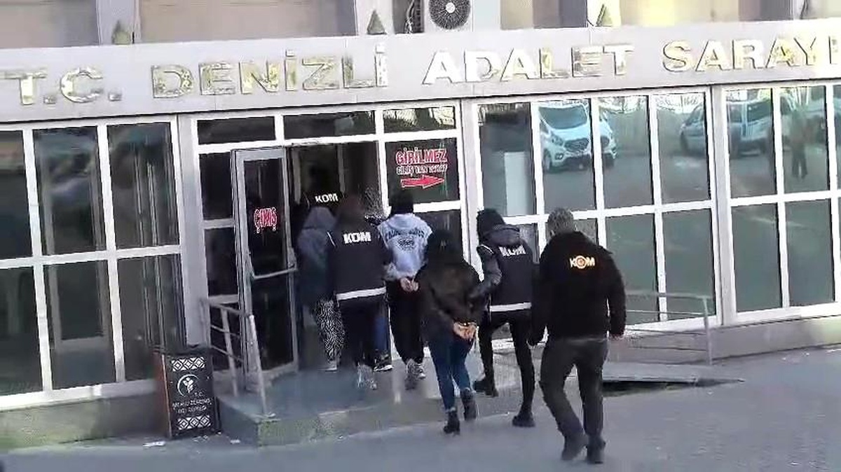 Sahte hesaplarla dolandırıcılık yapan şahıslar yakalandı