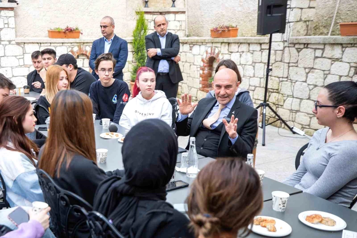 İzmir Büyükşehir Belediye Başkanı Tunç Soyer Gençlerle Buluştu