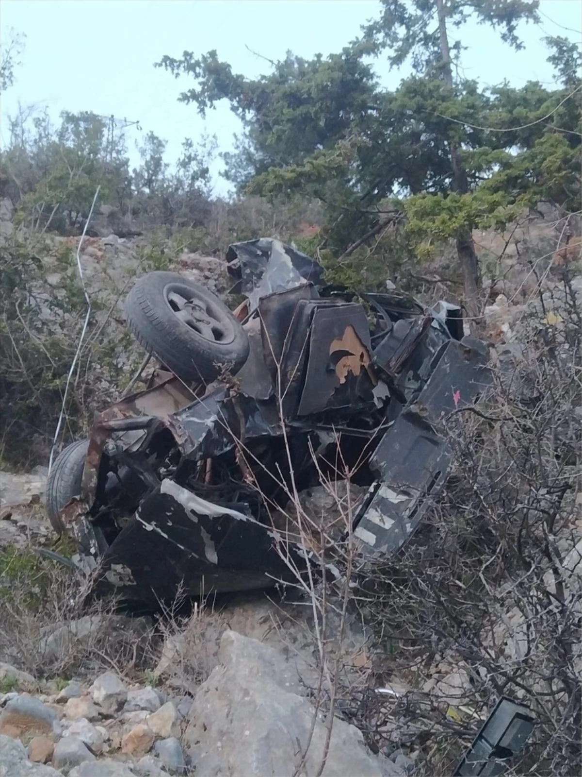 Tarsus\'ta şarampole devrilen otomobilin sürücüsü hayatını kaybetti