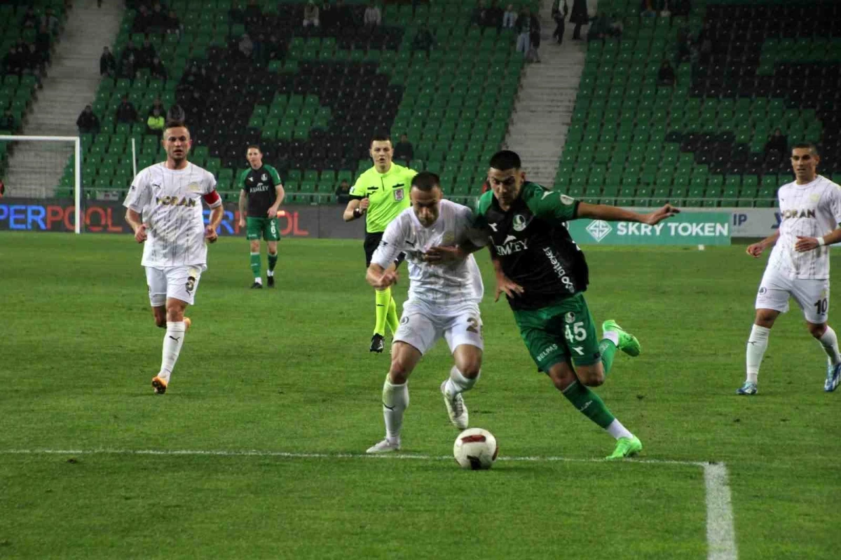 Sakaryaspor, Manisa FK\'yı 2-0 mağlup etti