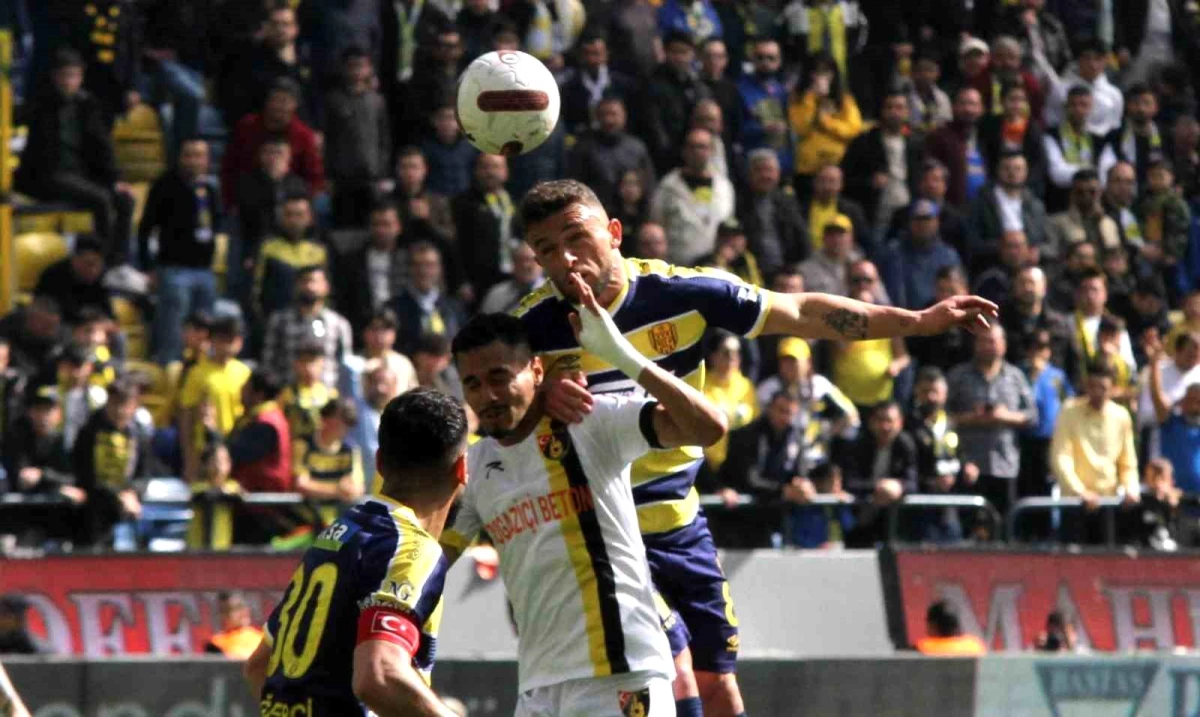 MKE Ankaragücü - İstanbulspor Maçının İlk Yarısı 1-0 İstanbulspor Üstünlüğüyle Sonuçlandı
