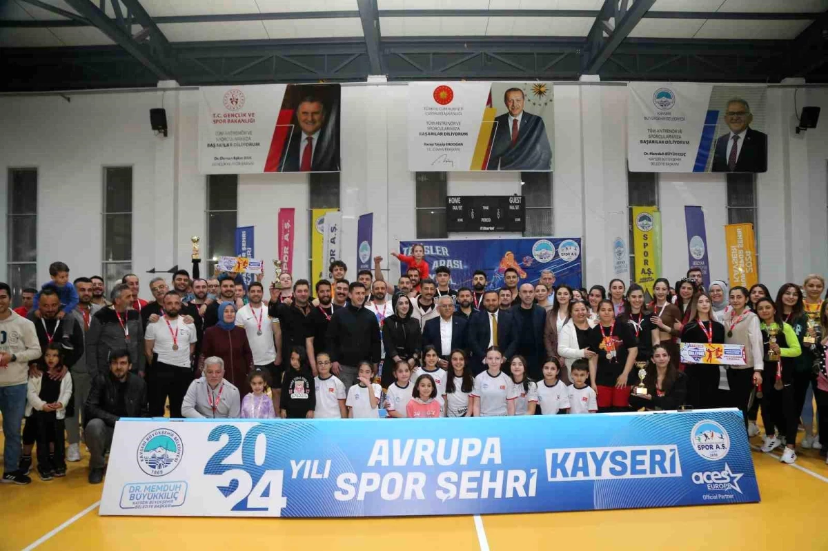 Kayseri Büyükşehir Belediyesi Tesisler Arası Voleybol Turnuvası Ödül Töreni Gerçekleştirildi