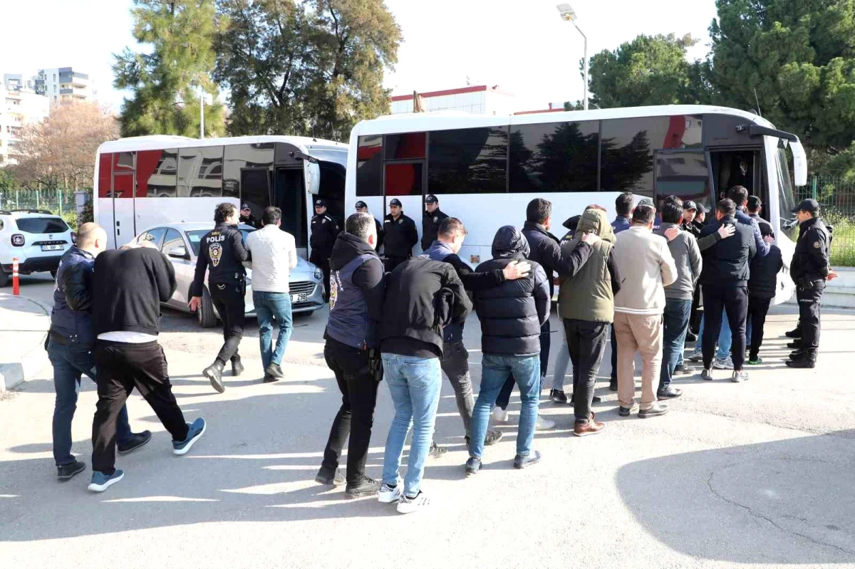 Adana\'da yapılan operasyonda 74 kişi tutuklandı