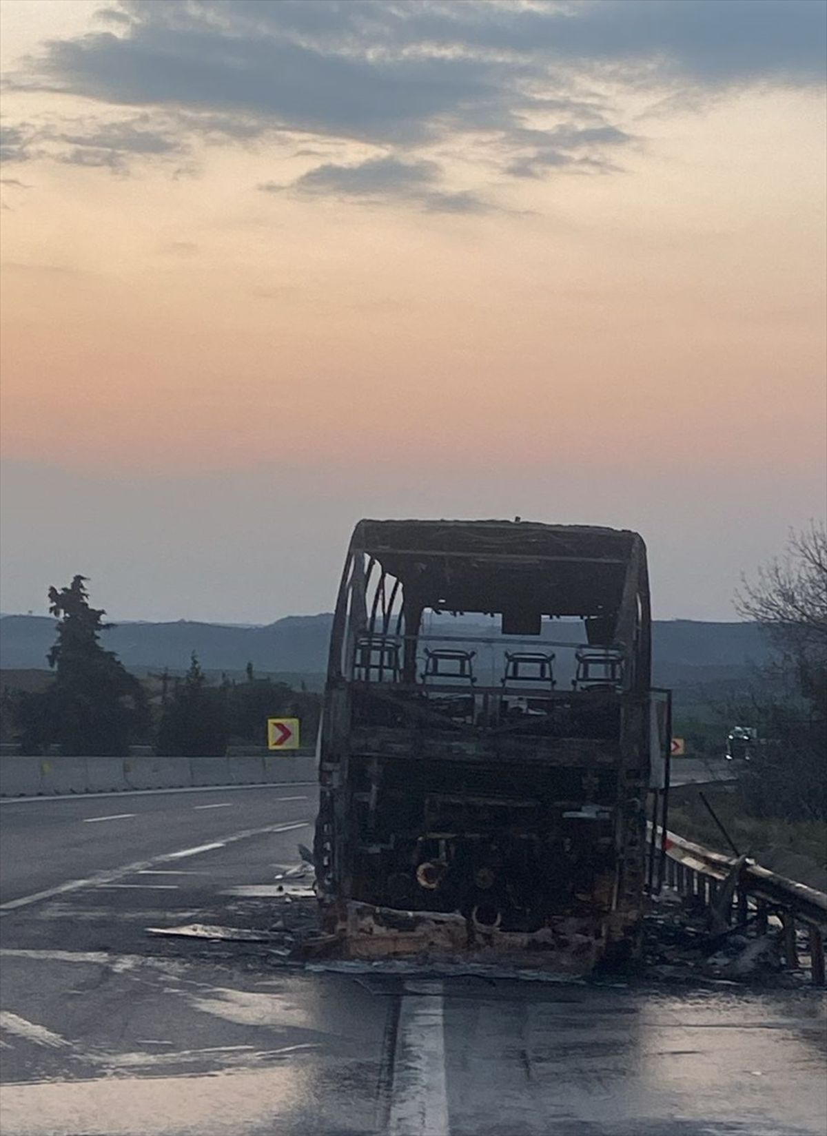 Adana\'da seyir halindeki yolcu otobüsünde yangın çıktı