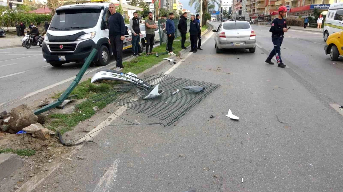 Antalya Alanya\'da zincirleme trafik kazası: 2 ölü, 3 yaralı