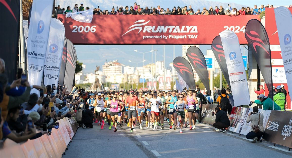 Antalya\'da Uluslararası Runtalya Maratonu Başladı