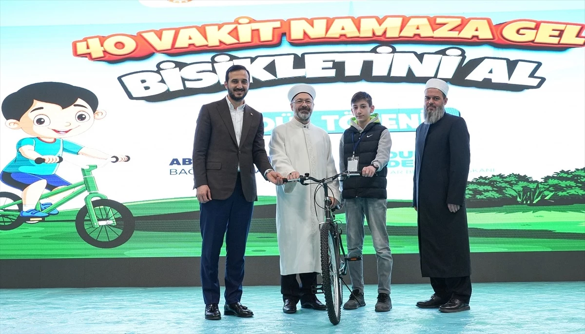 Bağcılar Belediyesi ve İlçe Müftülüğü işbirliğiyle 386 çocuğa bisiklet hediye edildi