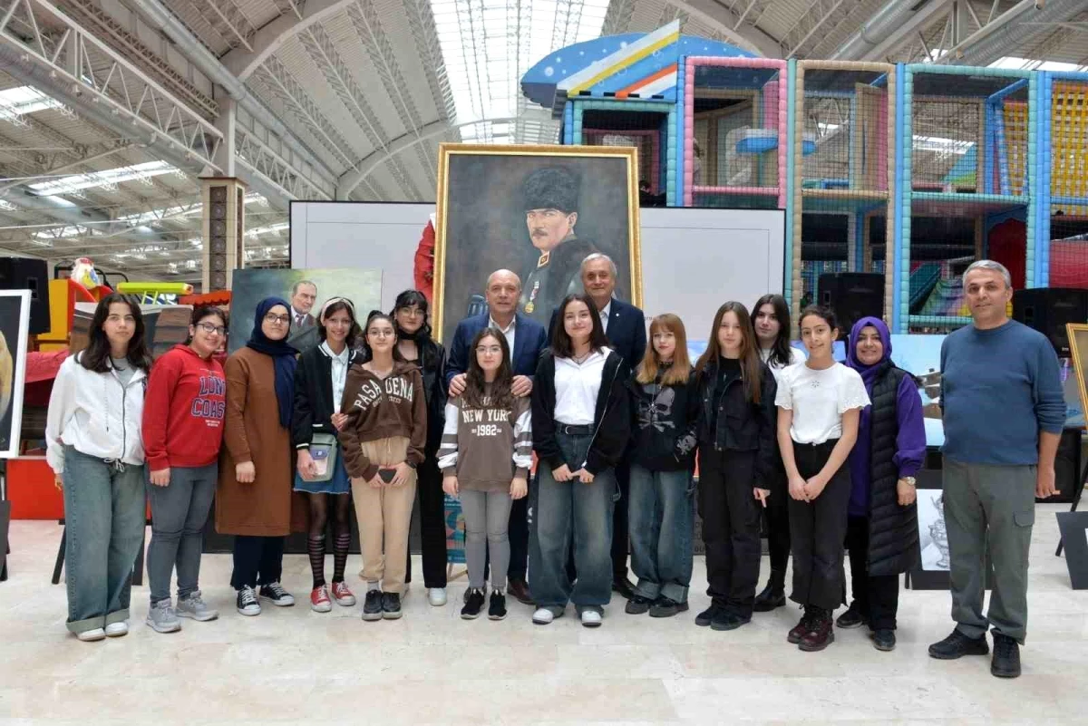 Bozüyük Belediye Başkanı Mehmet Talat Bakkalcıoğlu, resim ve fotoğraf sergisini ziyaret etti