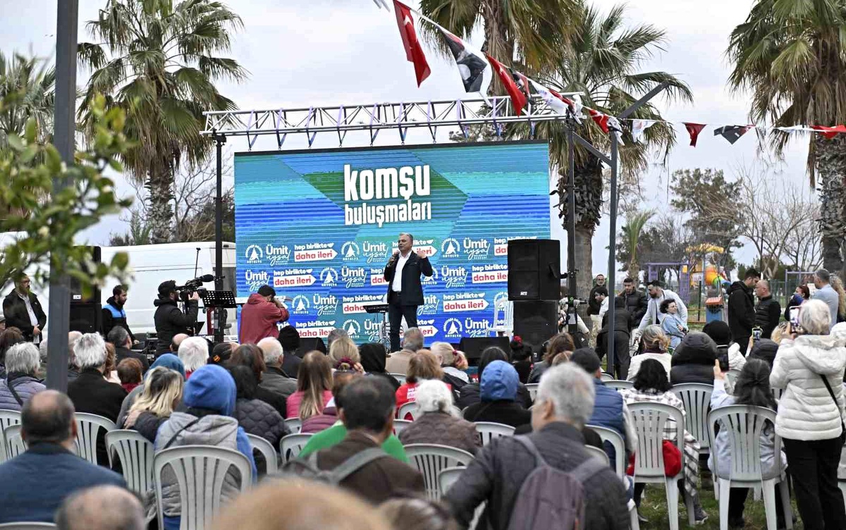 Muratpaşa Belediye Başkanı Ümit Uysal, gençlerin yazılım ihracatını destekliyor