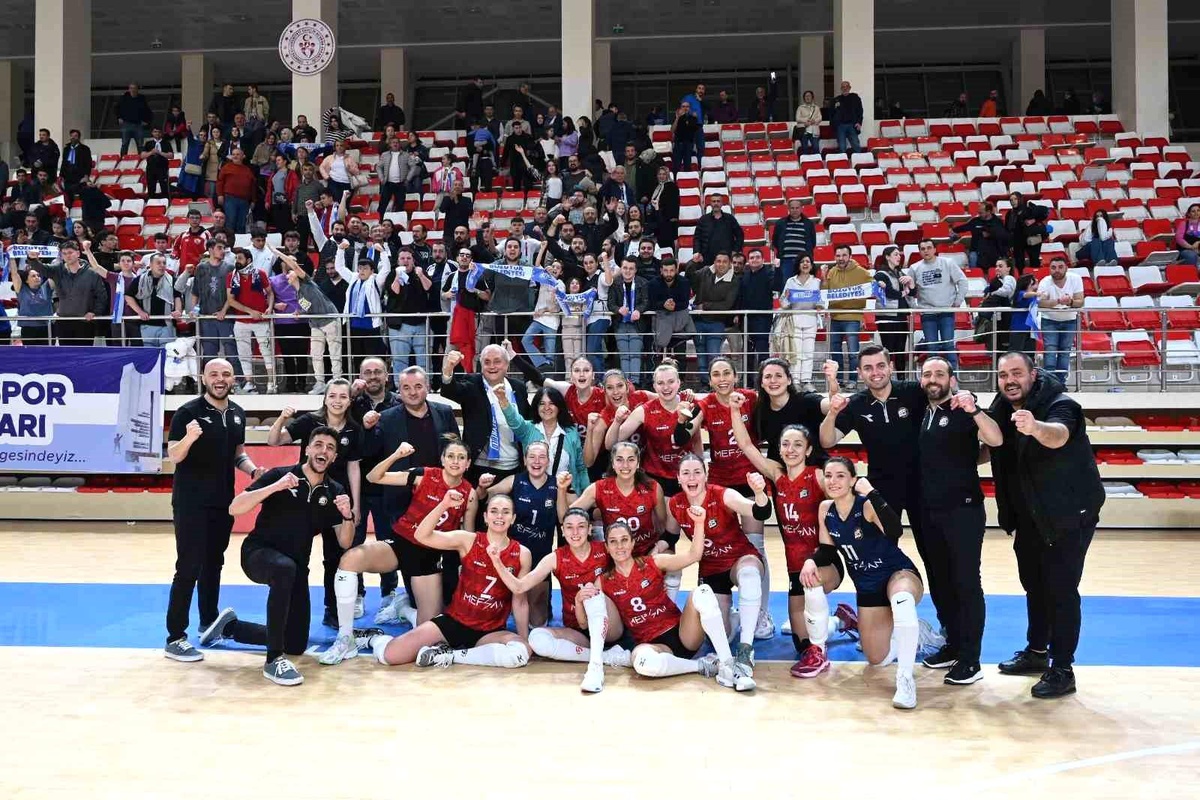 Bozüyük Belediyesi Voleybol Takımı 2 galibiyetle 1. Ligi garantiledi