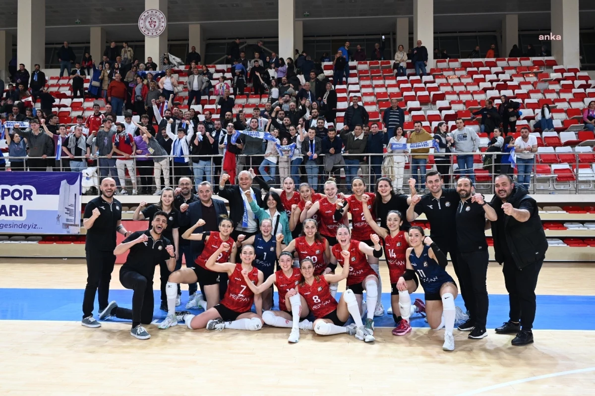 Bozüyük Belediyesi Eğitim ve Spor Kulübü Voleybol Takımı 1. Lig\'e çıkmayı garantiledi
