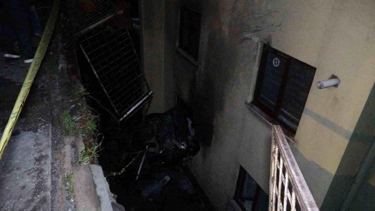 Zonguldak\'ta Buzdolabı Tamiri İçin Götürülen Araç Apartman Boşluğuna Uçtu