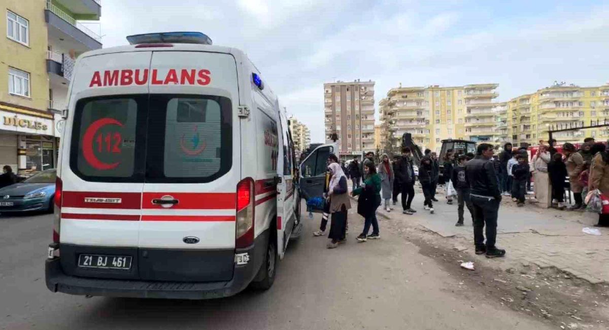 Diyarbakır\'da çıkan yangında ev kullanılamaz hale geldi, itfaiye eri yaralandı