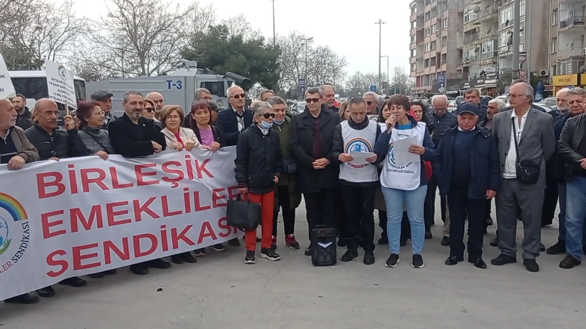 Emeklilerin Talepleri İstanbul Kartal Meydanı\'nda Dile Getirildi