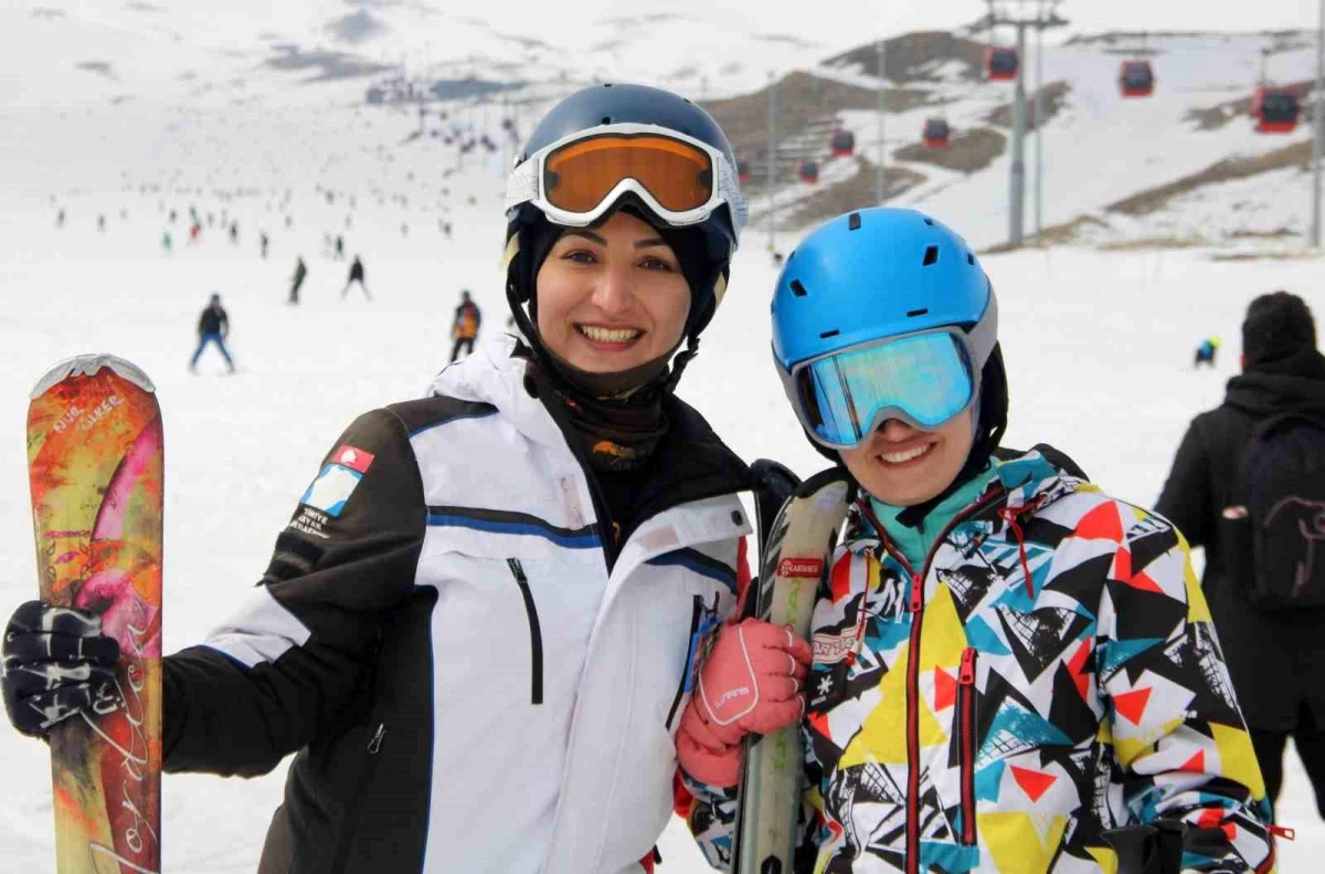 Erciyes Kayak Merkezi Yerli ve Yabancı Turistlerin Akınına Uğradı