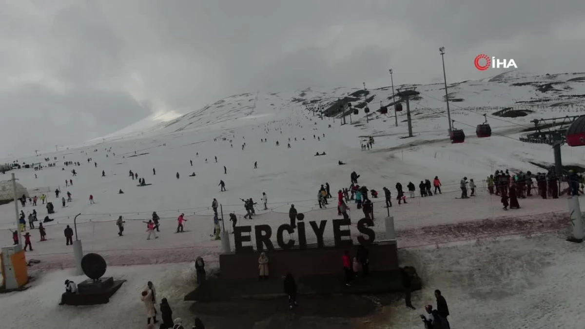 Erciyes hafta sonu turist akınına uğradı