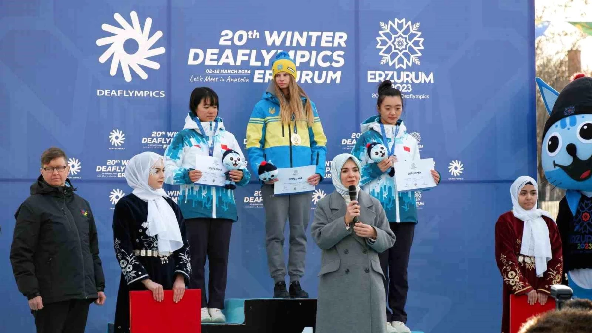 Erzurum\'da düzenlenen 20. İşitme Engelliler Kış Olimpiyat Oyunları\'nda ilk madalya töreni yapıldı