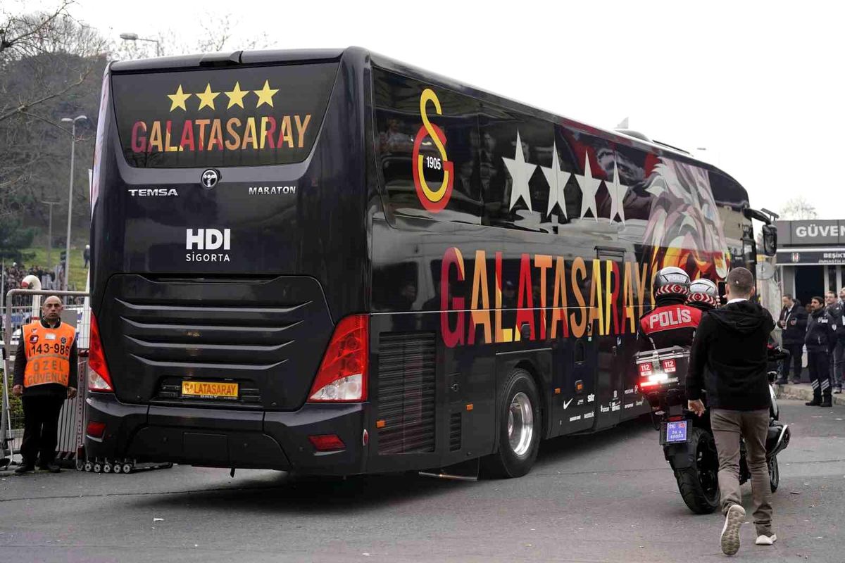 Galatasaray, Beşiktaş maçı için stada ulaştı