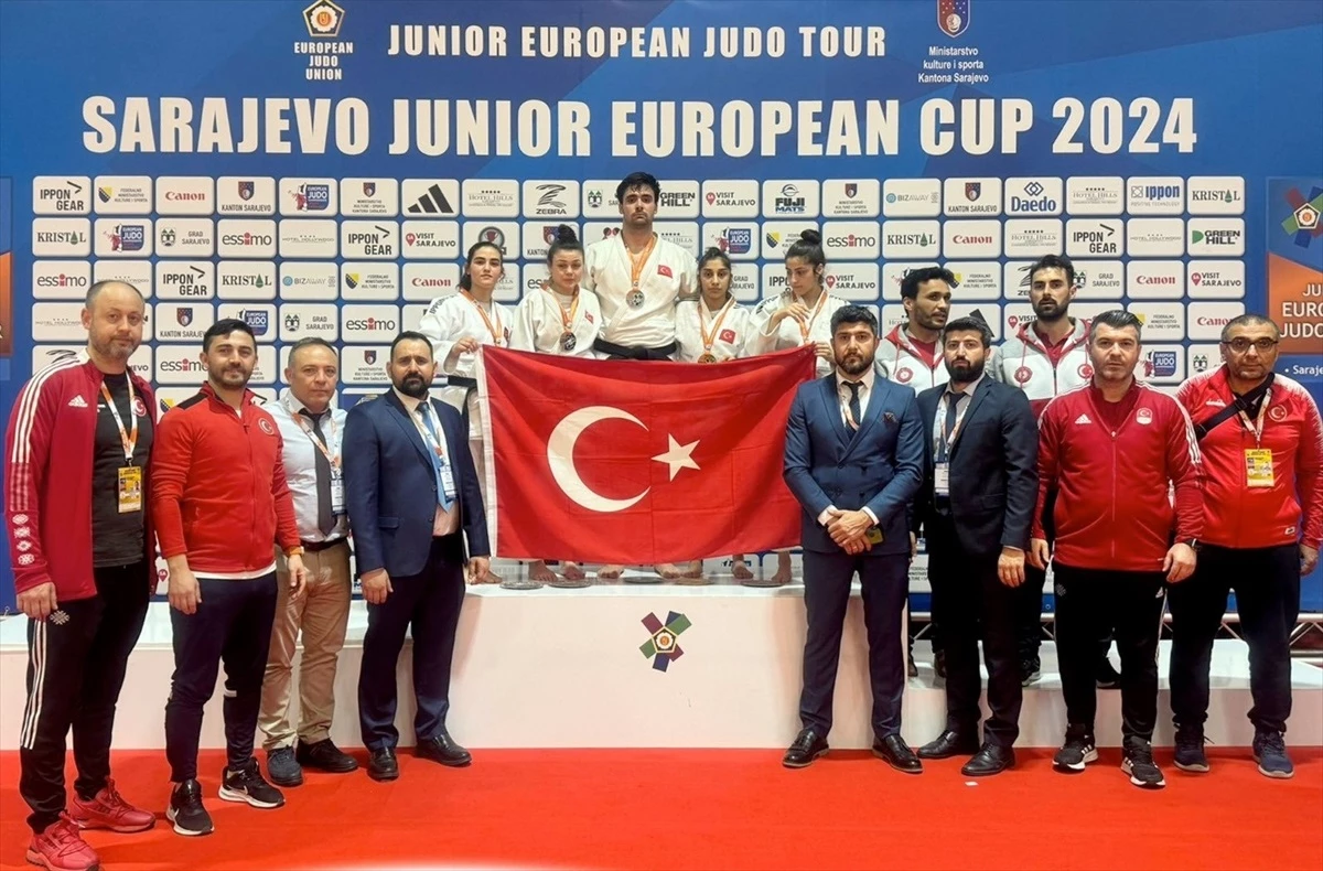Türk sporcular Bosna Hersek\'te Gençler Judo Avrupa Kupası\'nda 12 madalya kazandı