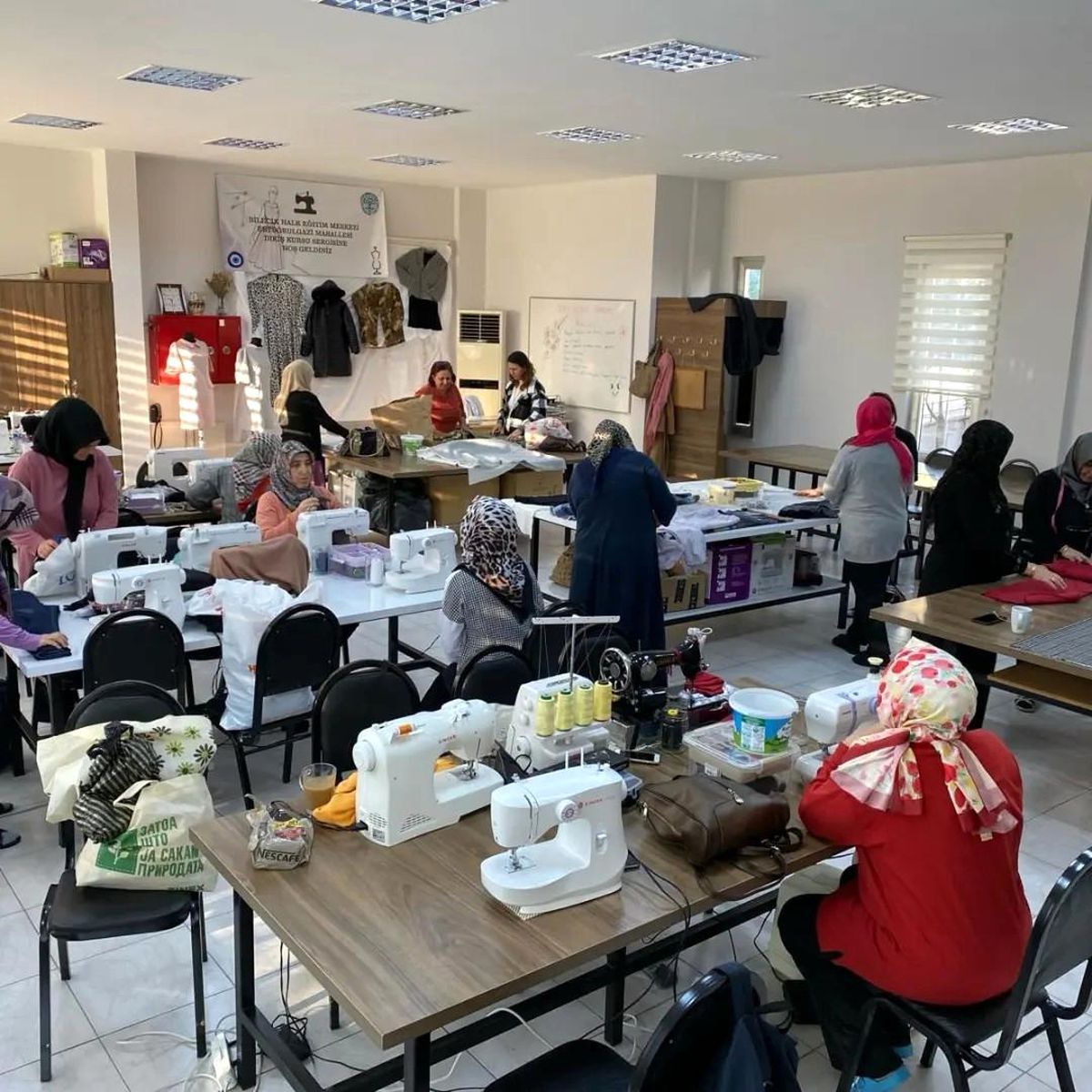 Bilecik Halk Eğitim Merkezi\'nde açılan dikiş kursları yoğun ilgiyle devam ediyor