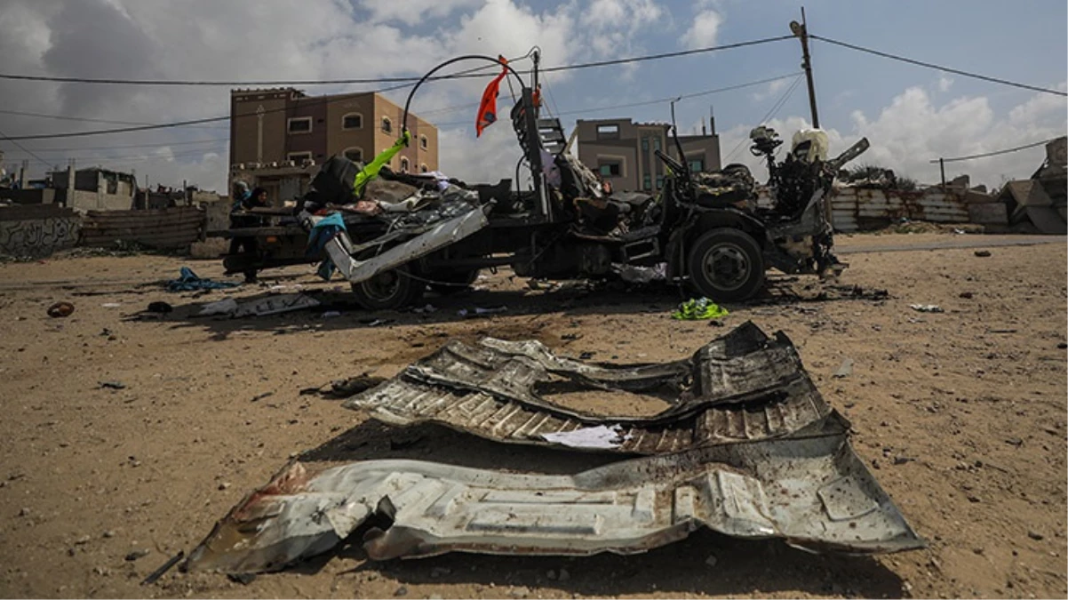 İsrail ordusu Gazze\'de insani yardım bekleyen Filistinlilere saldırdı