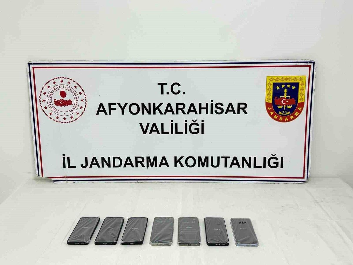 Afyonkarahisar\'da 175 Bin TL Değerinde Kaçak Cep Telefonu Ele Geçirildi