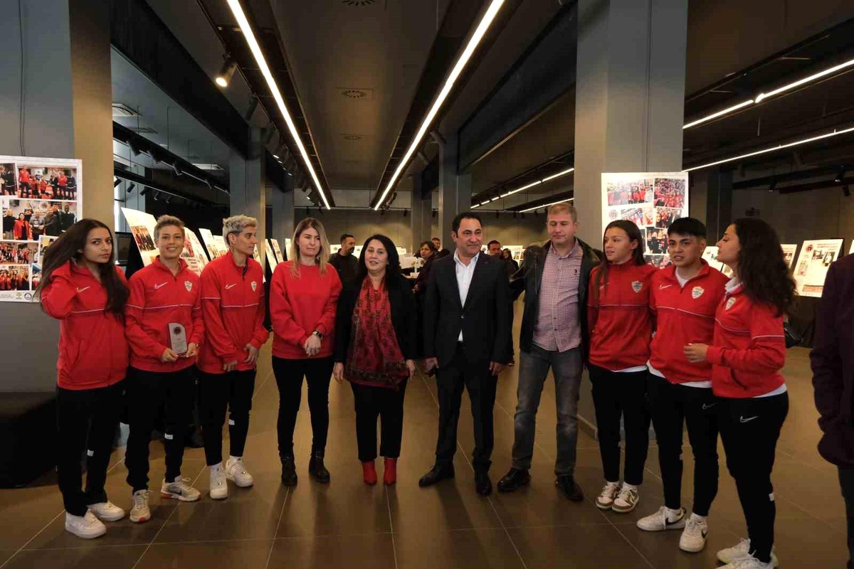 Gaziantep ALG Spor Kulübü Başkanı Ali Gözcü, Kadın ve Spor Sergisi\'ne Katıldı