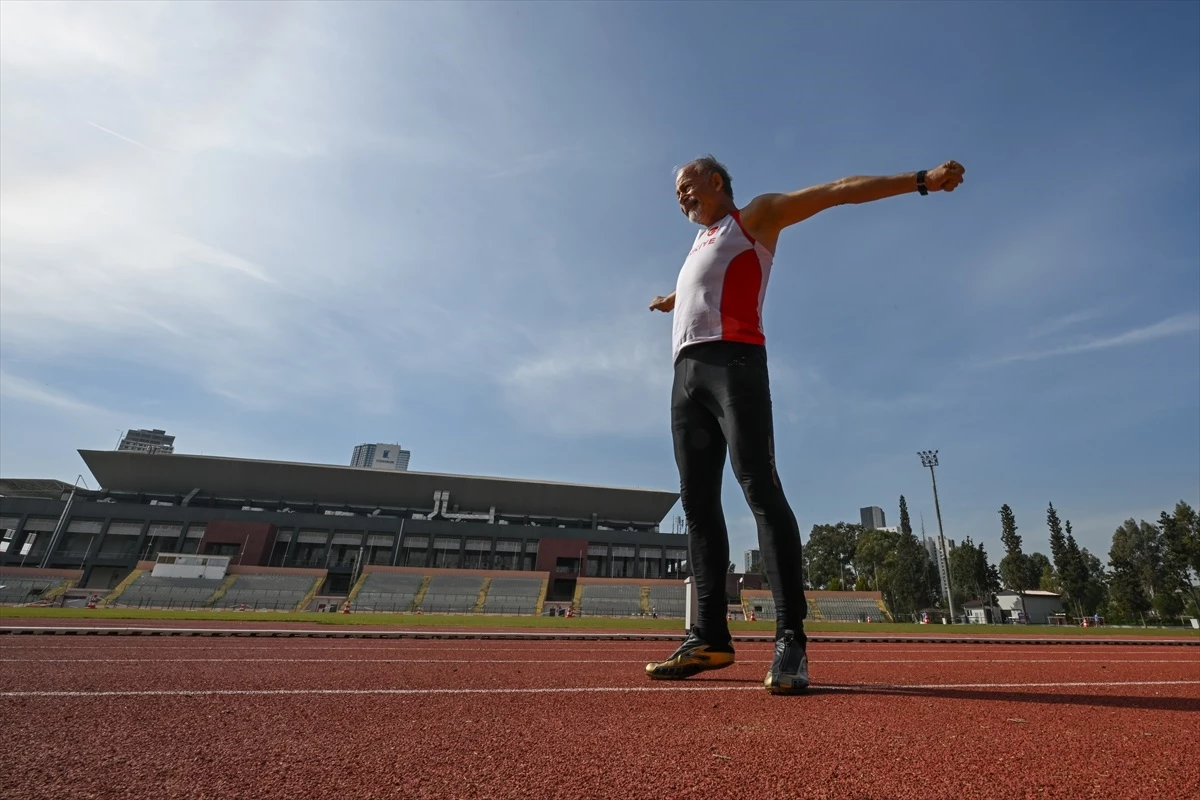 63 Yaşındaki Murat Sağlam, Türkiye Masterler Salon Atletizm Şampiyonası\'nda Türkiye Rekoru Kırdı