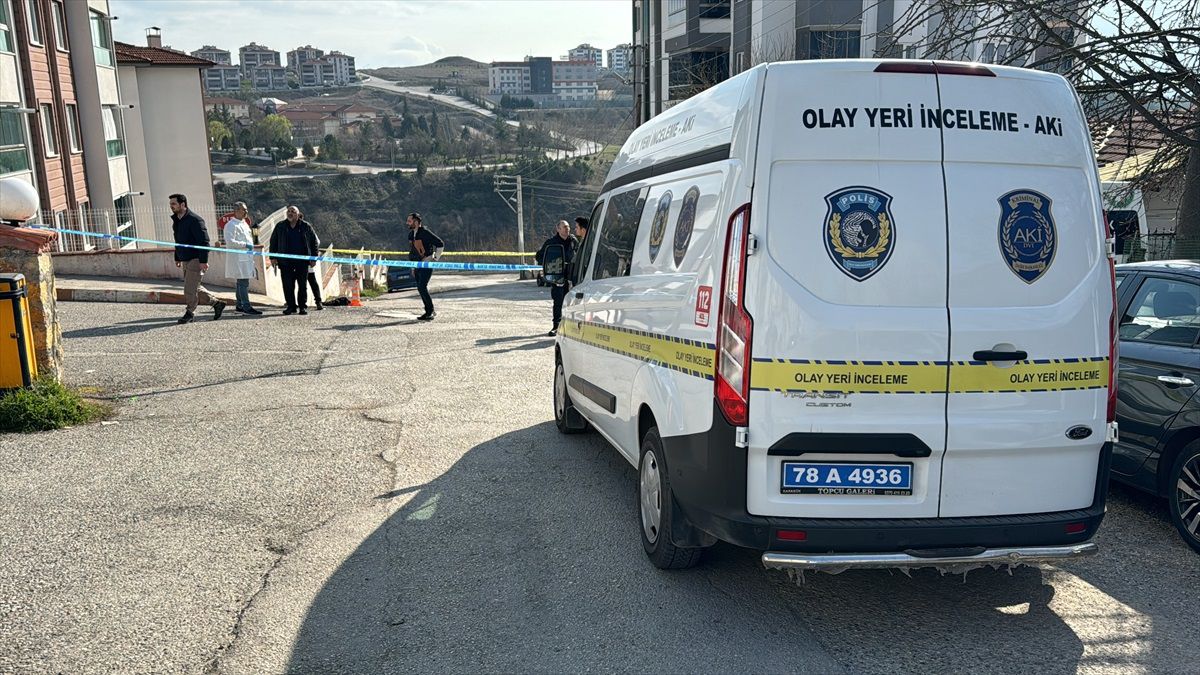 Karabük\'te bir kadın apartman bahçesinde ölü bulundu