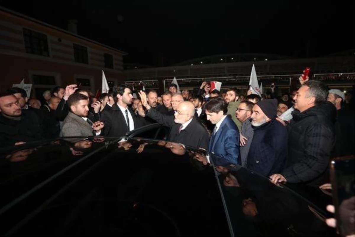 Saadet Partisi Genel Başkanı Temel Karamollaoğlu, eleştirdiği hızlı treni kullanarak Sivas\'a gitti