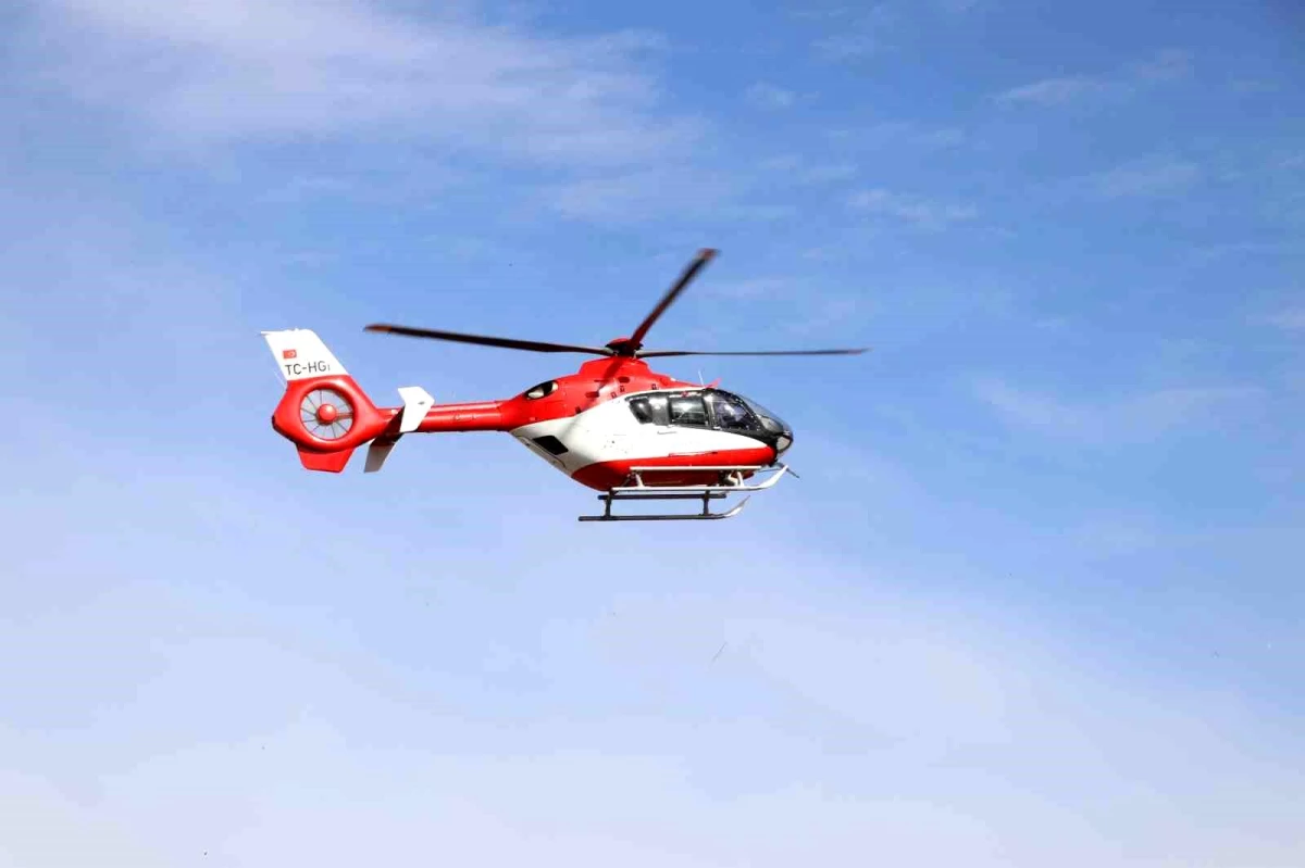 Sivas\'ta Kayak Yapan Şahıs Ambulans Helikopter ile Hastaneye Götürüldü