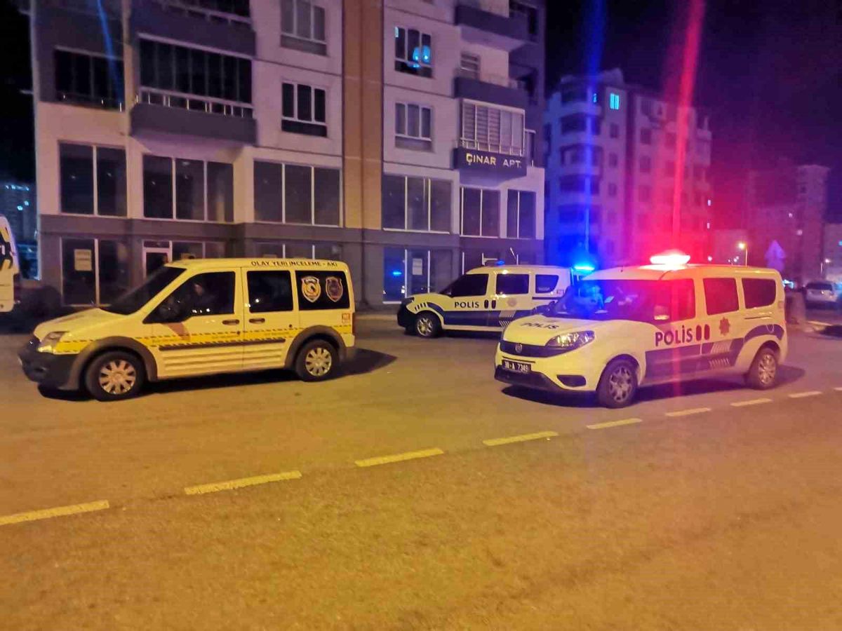 Kayseri\'de 17 yaşındaki genç 9. kattan düşerek hayatını kaybetti
