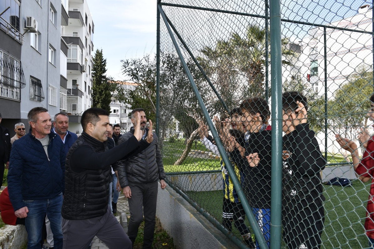 Kuşadası Belediye Başkanı Ömer Günel, Meram Sitesi sakinleriyle buluştu