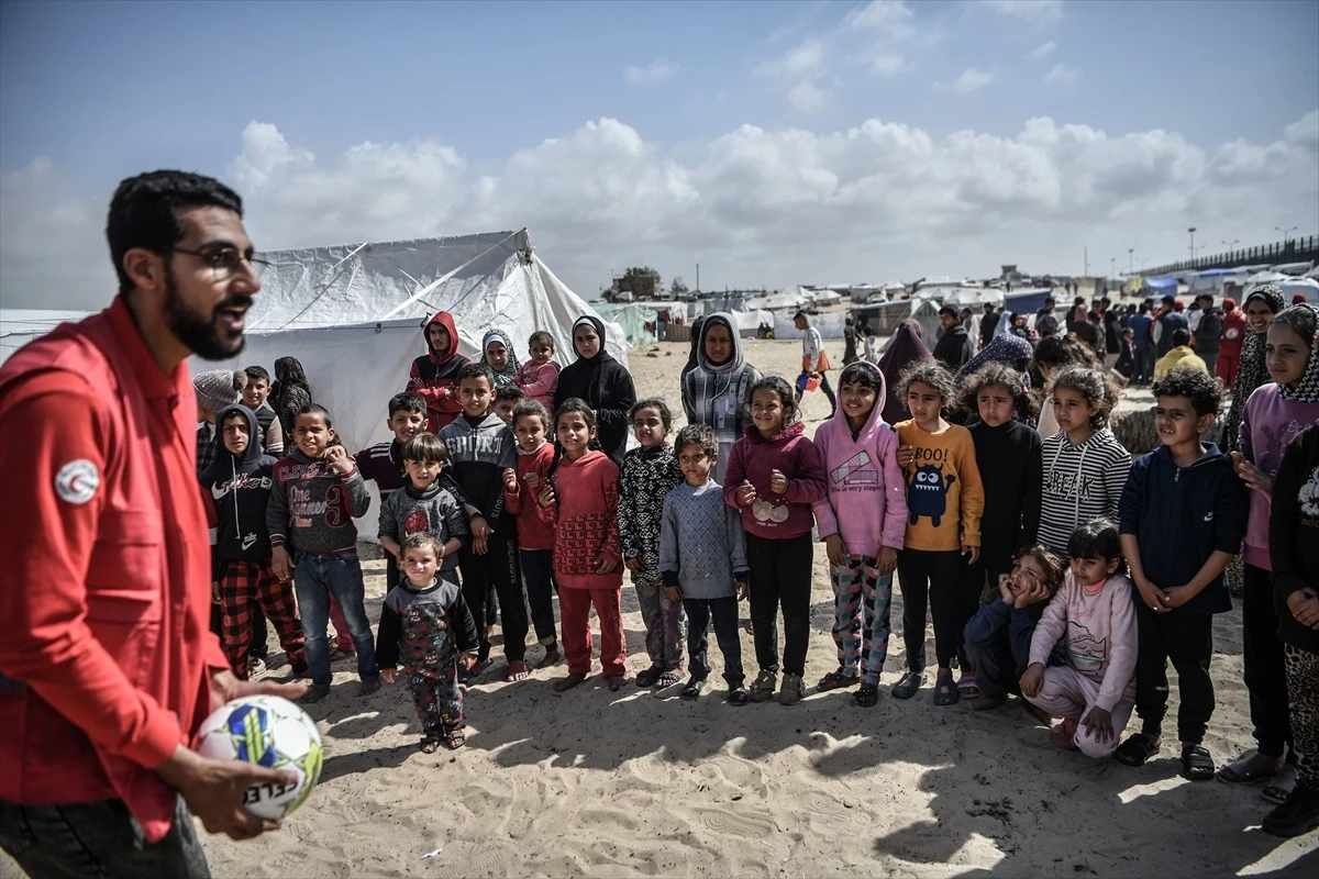 Gazze\'deki mülteci çocuklar için moral etkinliği düzenlendi