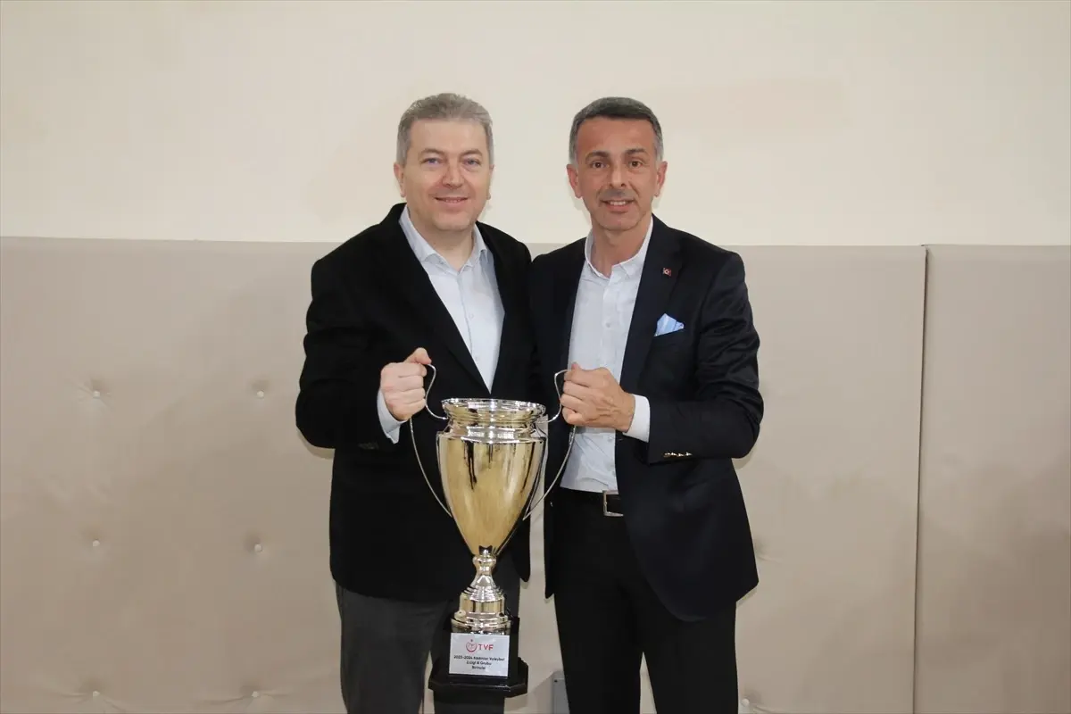 Sakarya Voleybol, play-off finallerinde şampiyon olarak 1. Lig'e çıktı