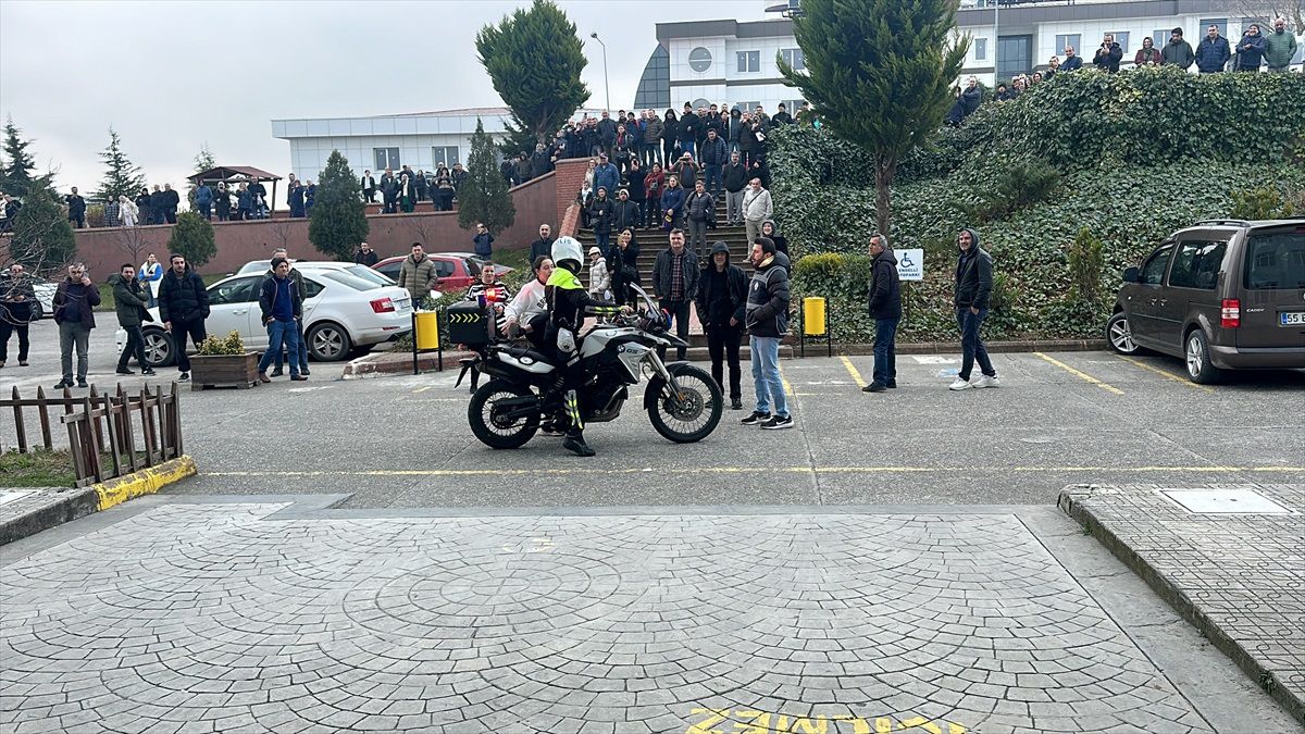Samsun\'da polis ekipleri sınava yetişemeyen öğrencileri taşıdı