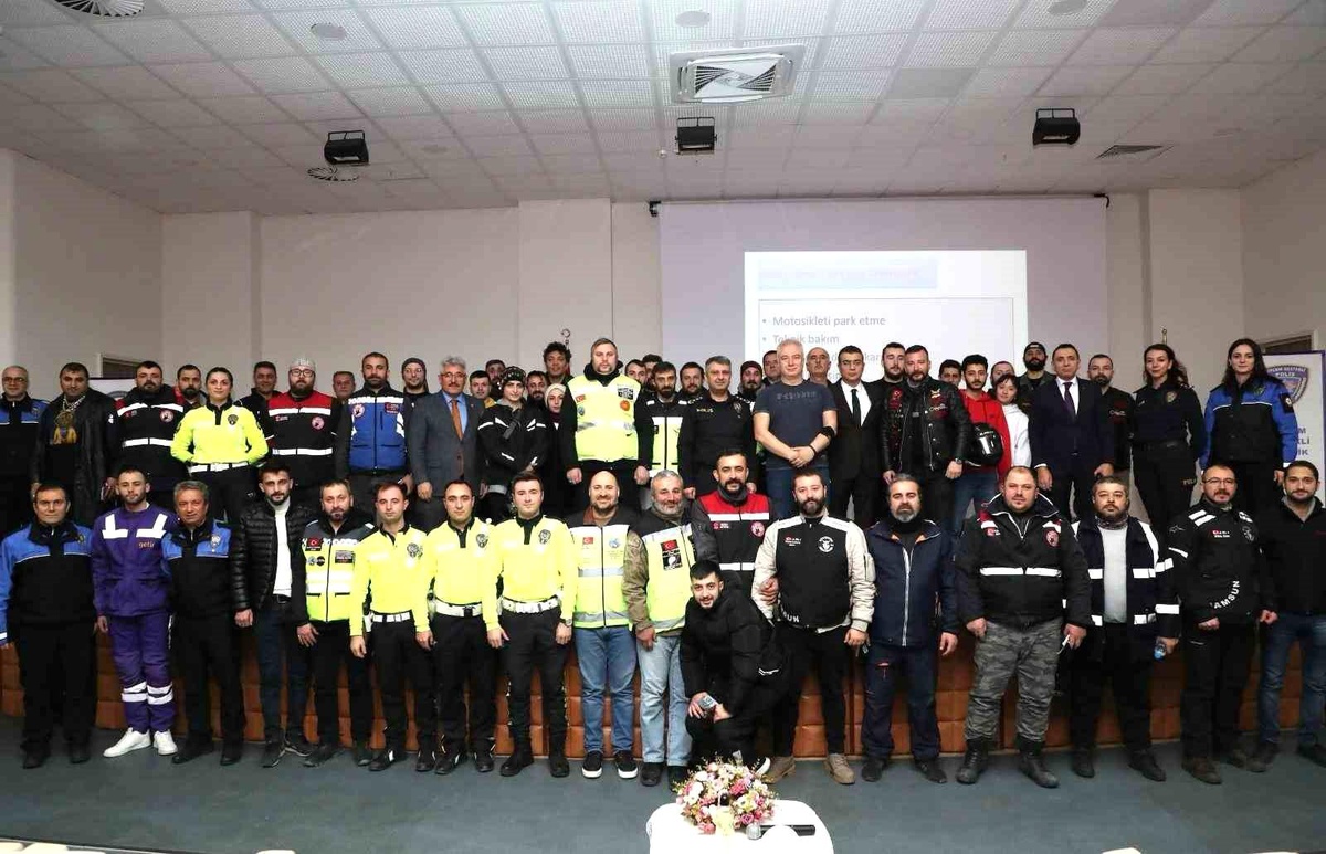 Samsun Emniyet Müdürlüğü, motosiklet kazalarını azaltmak için eğitim semineri düzenledi