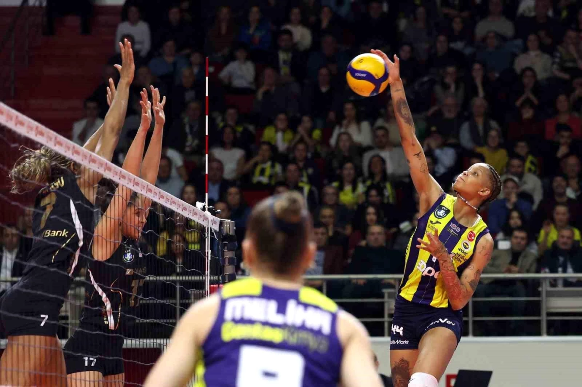 Fenerbahçe Kadın Voleybol Takımı, V. Bank\'ı 3-1 mağlup etti