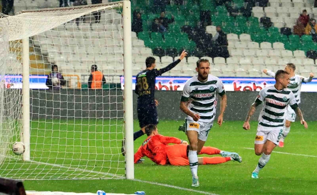 Konyaspor\'un Süper Lig\'deki en golcü yabancı oyuncusu Sokol Cikalleshi oldu