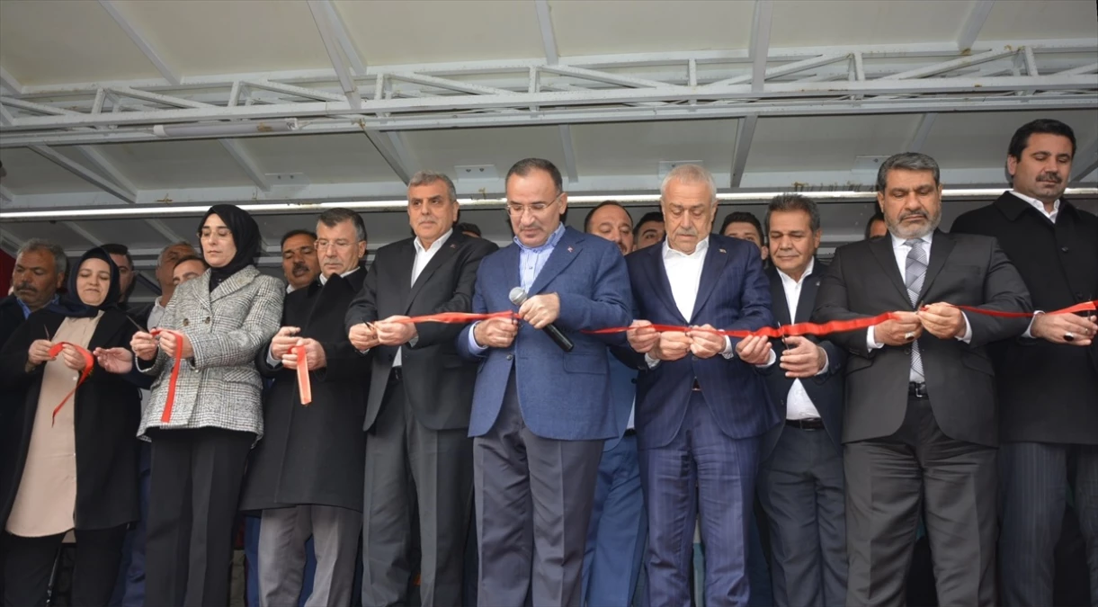 TBMM Başkanvekili Bekir Bozdağ, Viranşehir\'de partisine destek bekledi