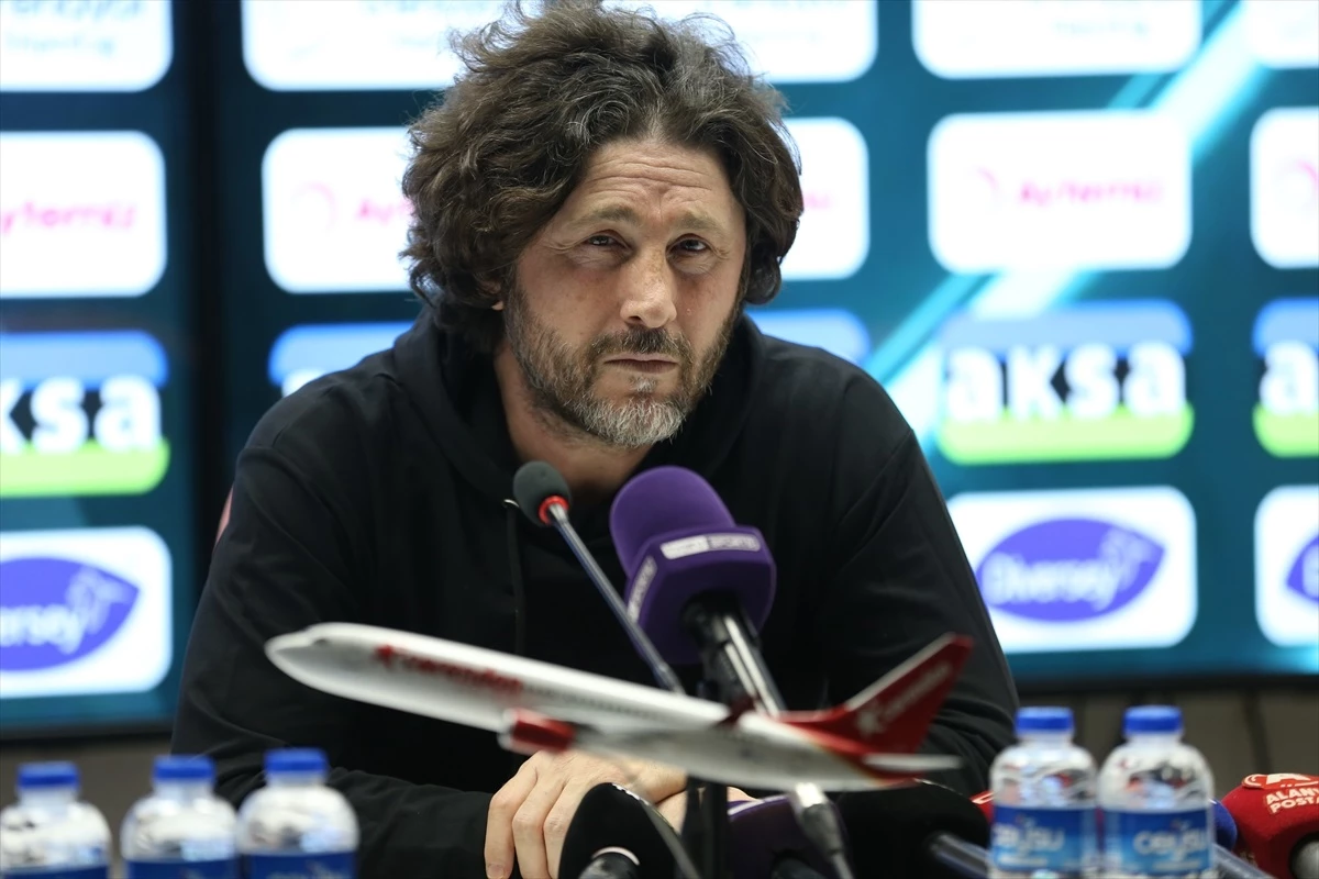 Trabzonspor Teknik Direktörü Abdullah Avcı, Corendon Alanyaspor maçını talihsizlik olarak değerlendirdi